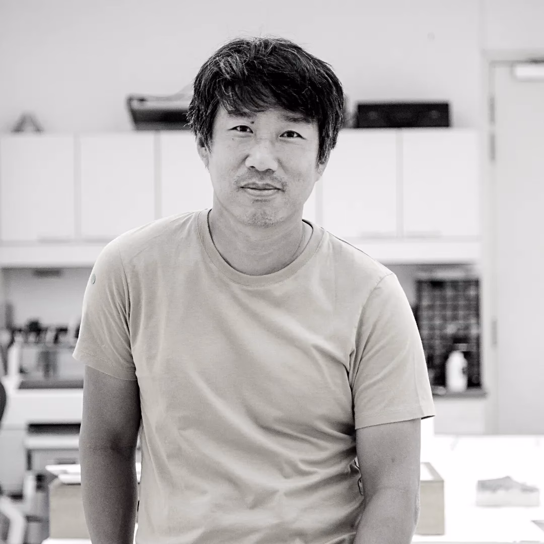 What issues does Charles Lim explore?