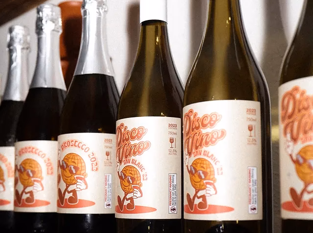 What are some good songs to listen to on a savv4x playlist?