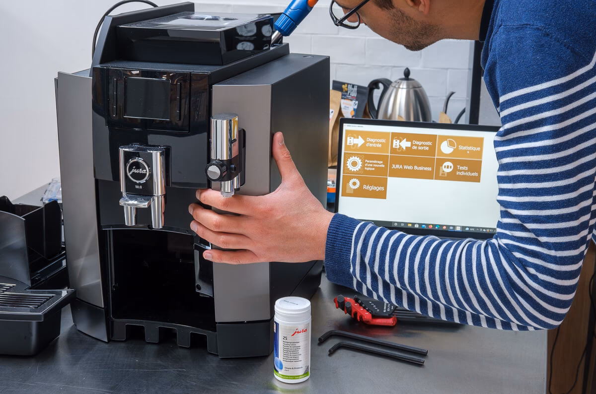 Qui sont les techniciens en machines à cafés automatiques Jura ?