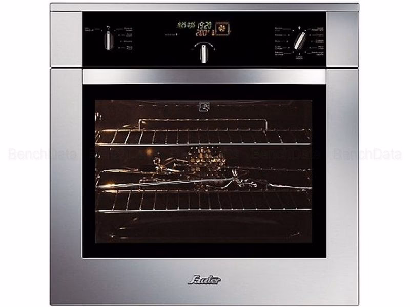 Quel est le matériau principal du four encastrable Sauter SFP950X?