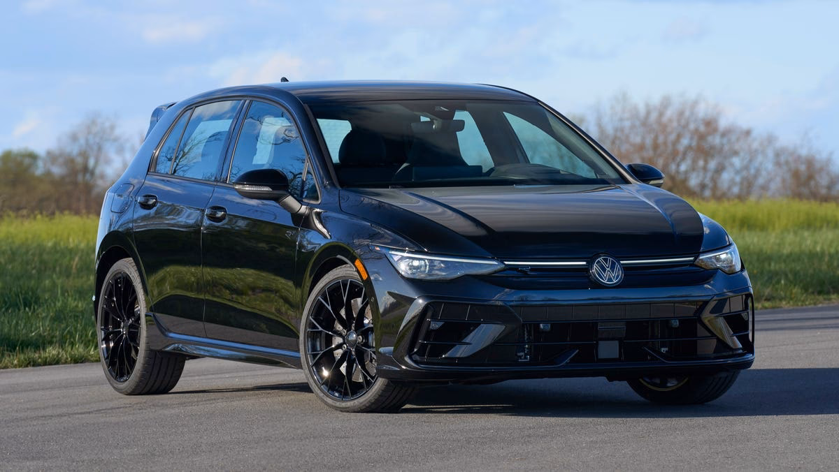 How many HP does a Volkswagen Golf 7 R have?